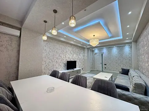 Satılır 3 otaqlı mənzil 162 m²