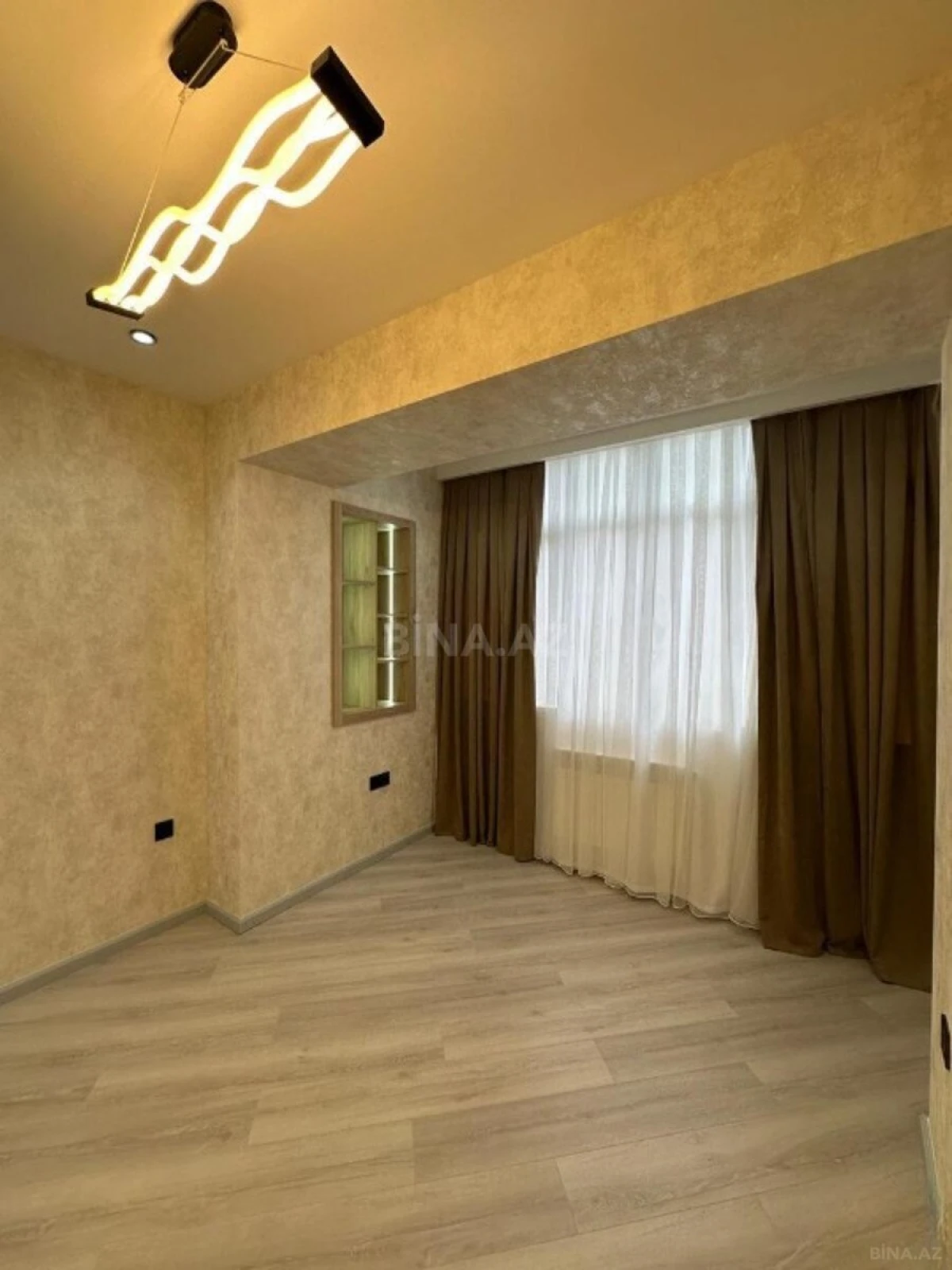 Satılır 3 otaqlı mənzil 88 m²