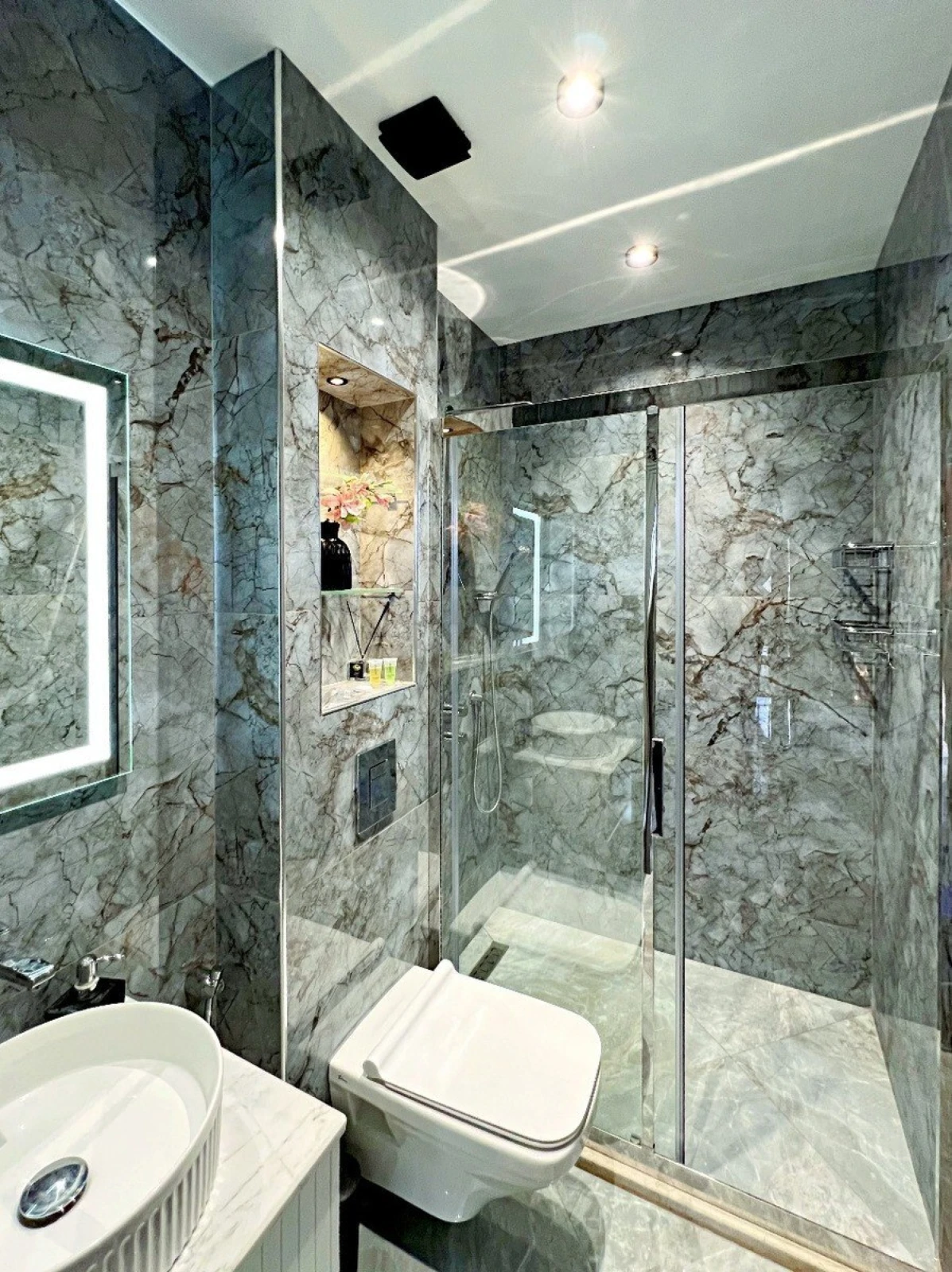 Satılır 5 otaqlı həyət evi 244 m²