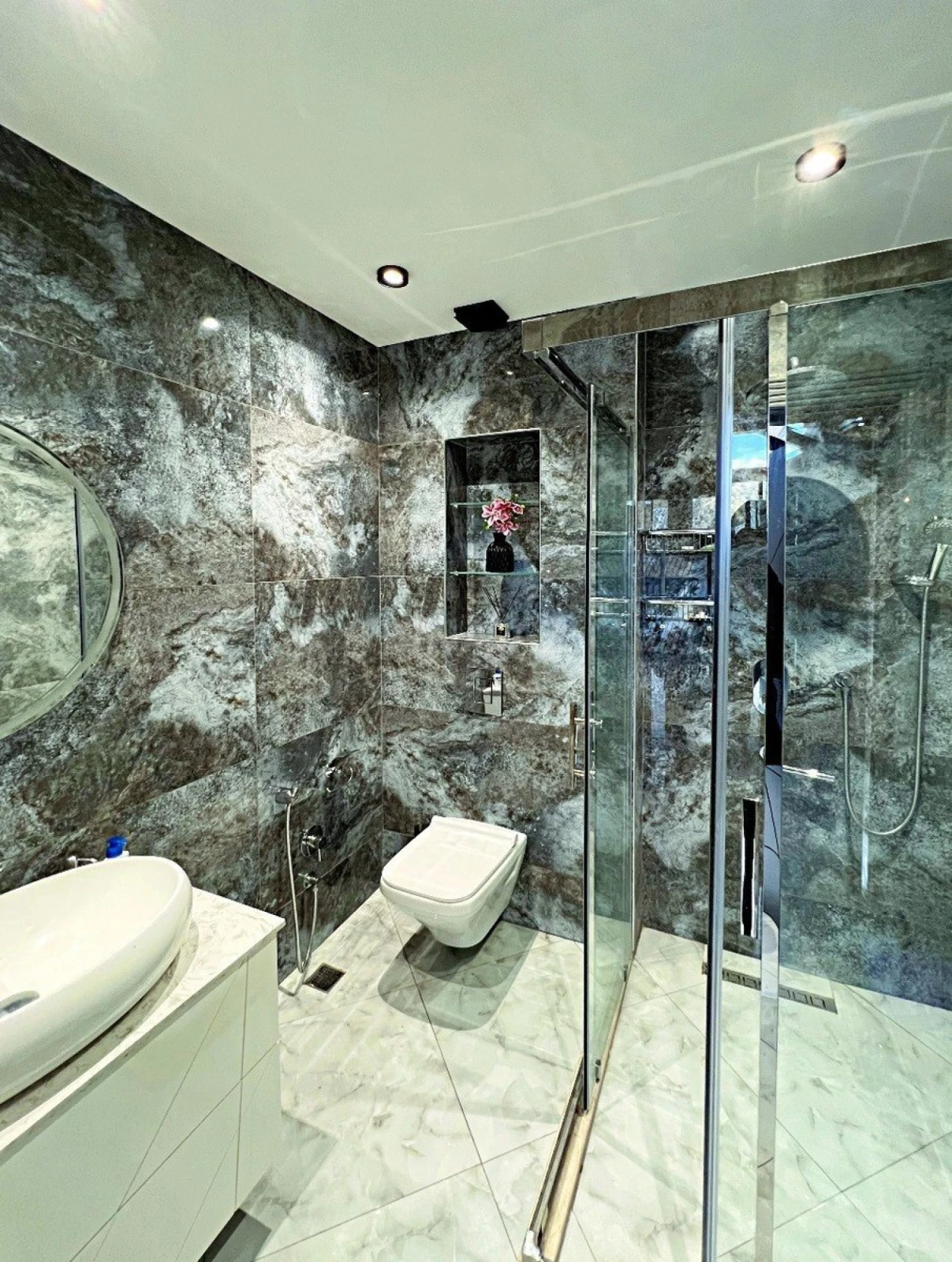 Satılır 5 otaqlı həyət evi 244 m²