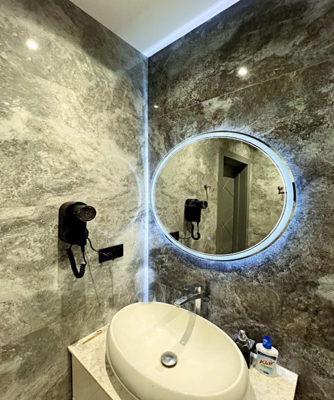 Satılır 5 otaqlı həyət evi 244 m²