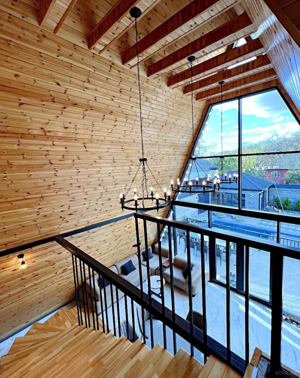 Satılır 5 otaqlı həyət evi 244 m²