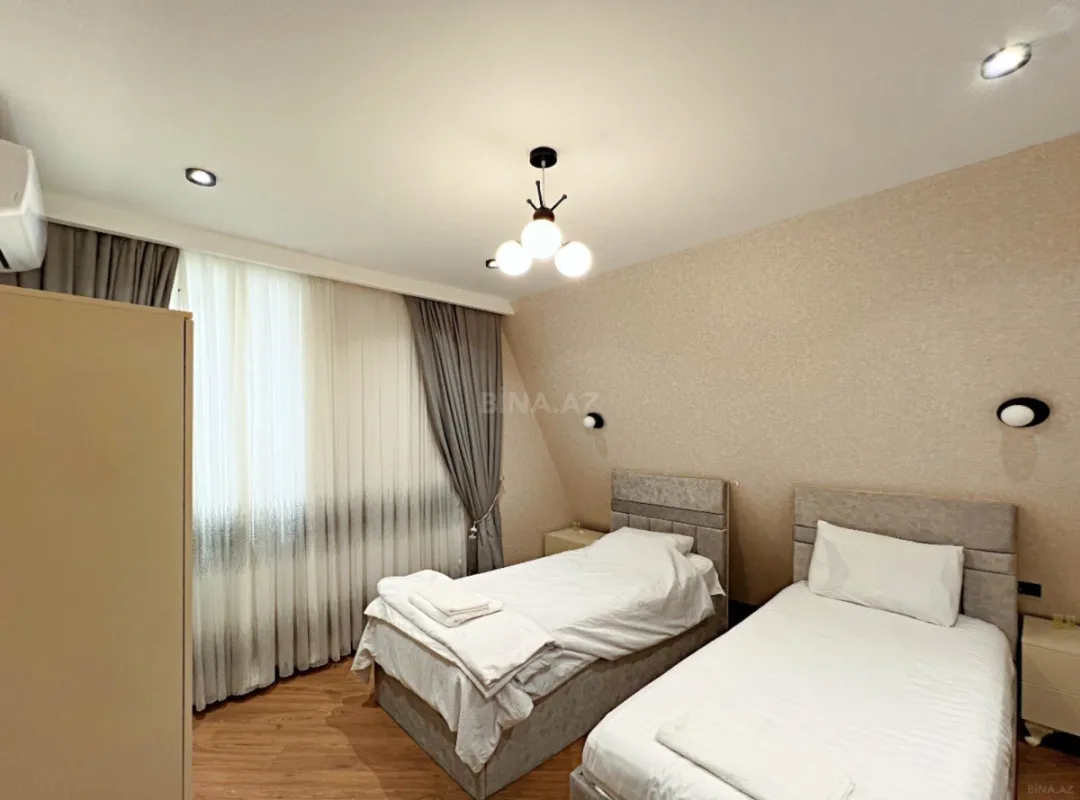 Satılır 5 otaqlı həyət evi 244 m²