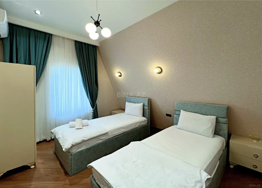 Satılır 5 otaqlı həyət evi 244 m²