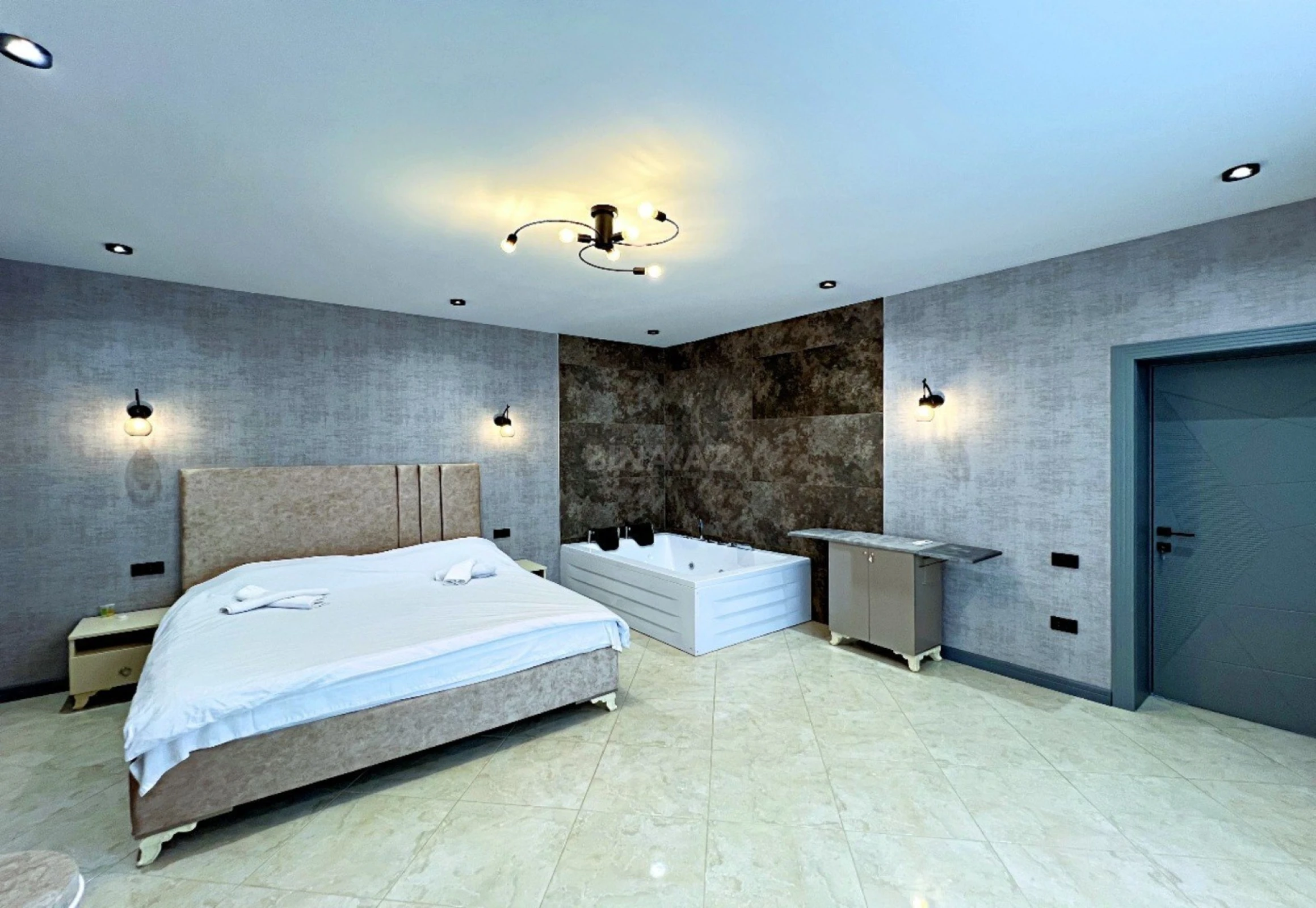 Satılır 5 otaqlı həyət evi 244 m²