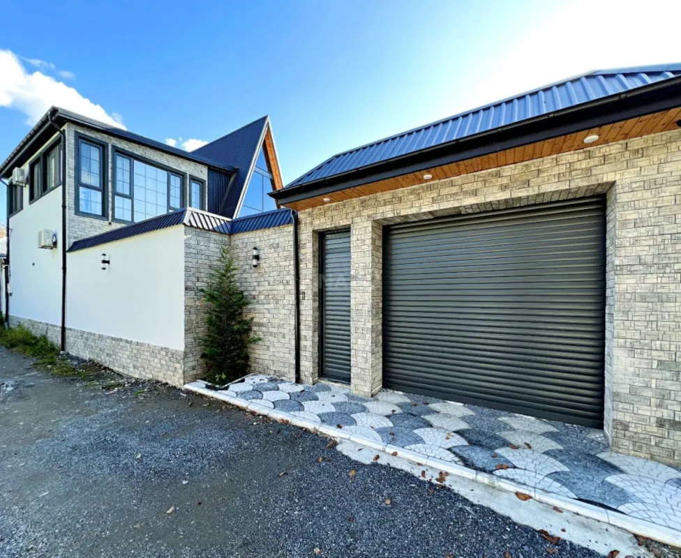 Satılır 5 otaqlı həyət evi 244 m²