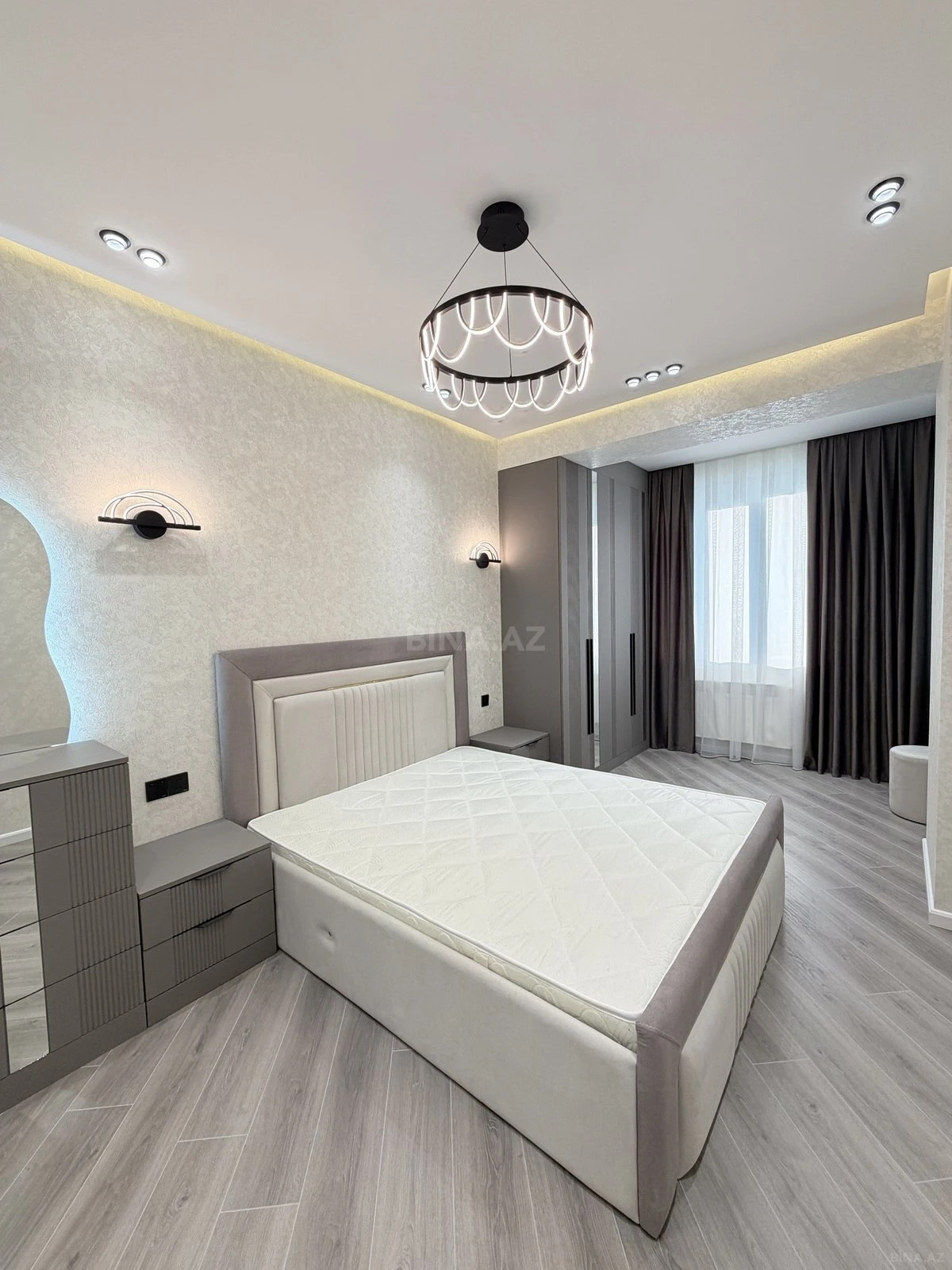 Satılır 3 otaqlı mənzil 107 m²