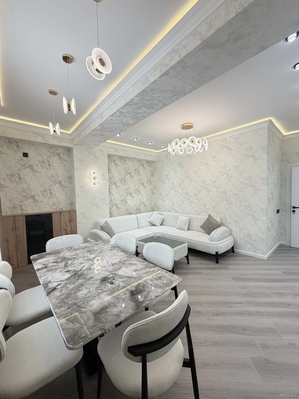 Satılır 3 otaqlı mənzil 107 m²