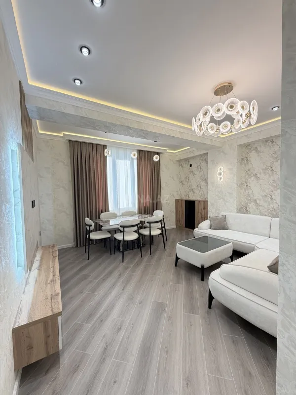 Satılır 3 otaqlı mənzil 107 m²