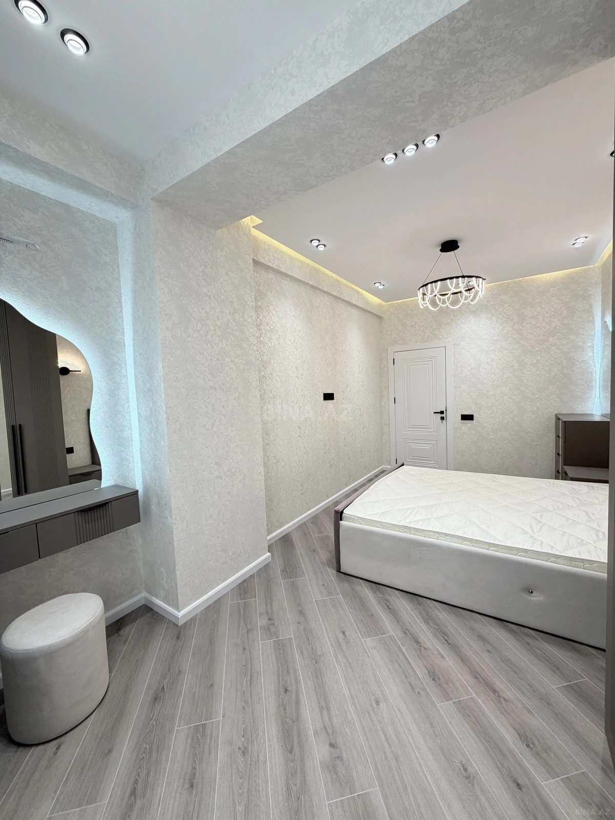 Satılır 3 otaqlı mənzil 107 m²