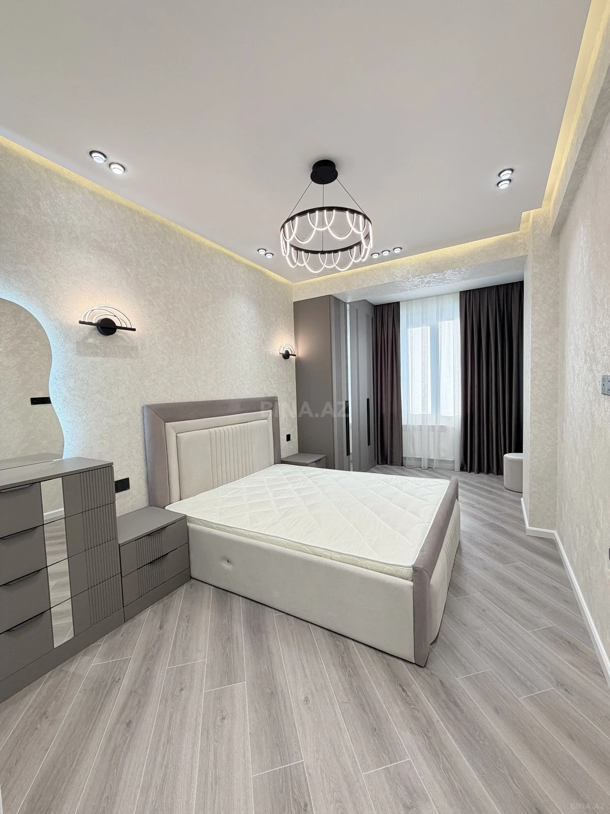 Satılır 3 otaqlı mənzil 107 m²