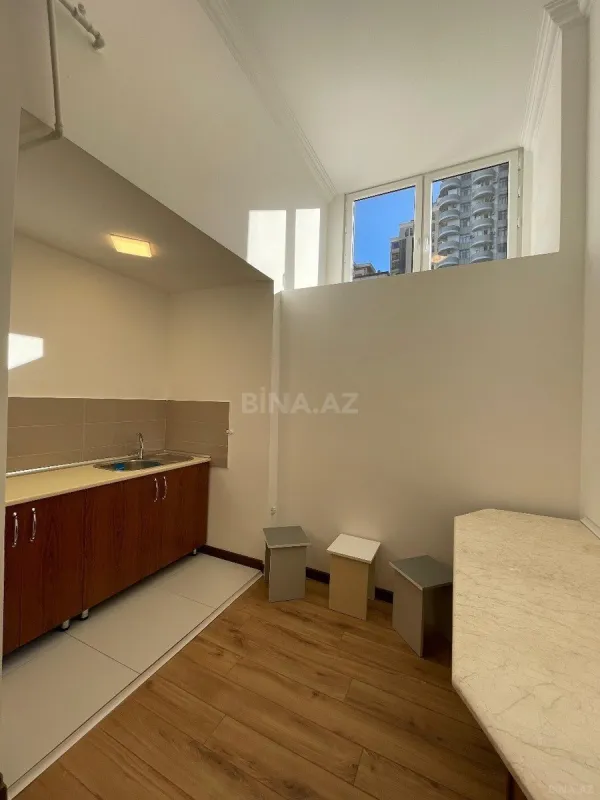 Kirayə verilir 3 otaqlı ofis 115 m²