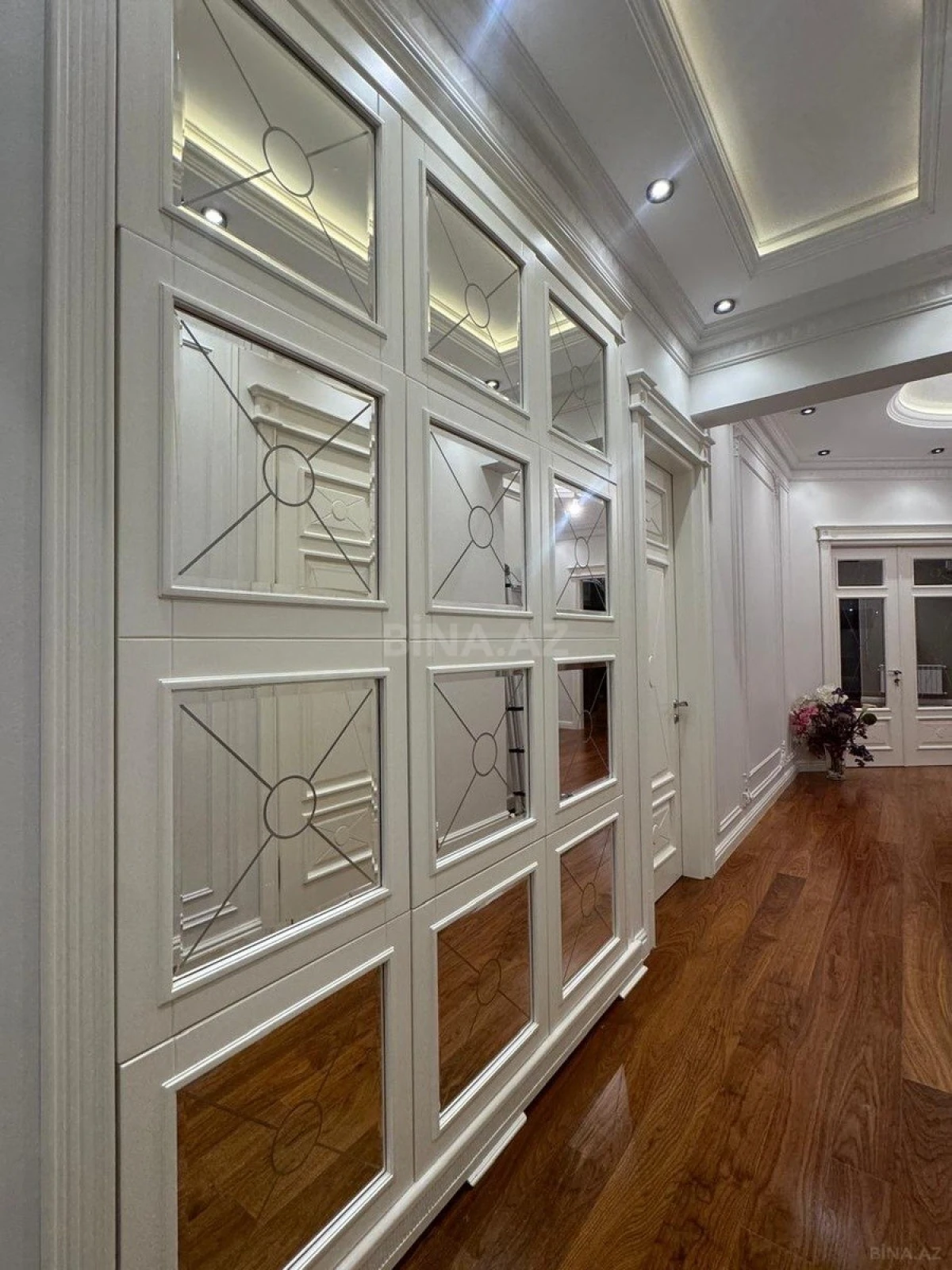 Satılır 4 otaqlı mənzil 200 m²