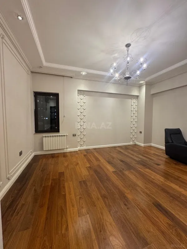 Satılır 4 otaqlı mənzil 200 m²