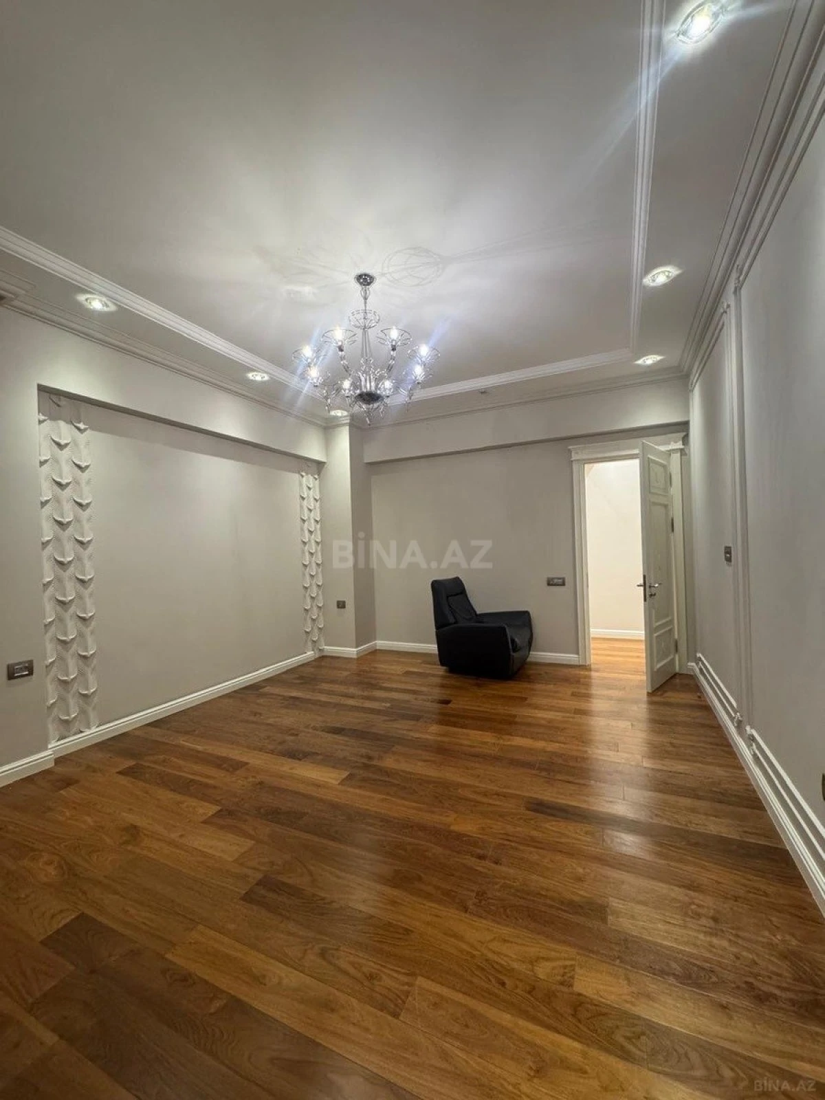 Satılır 4 otaqlı mənzil 200 m²