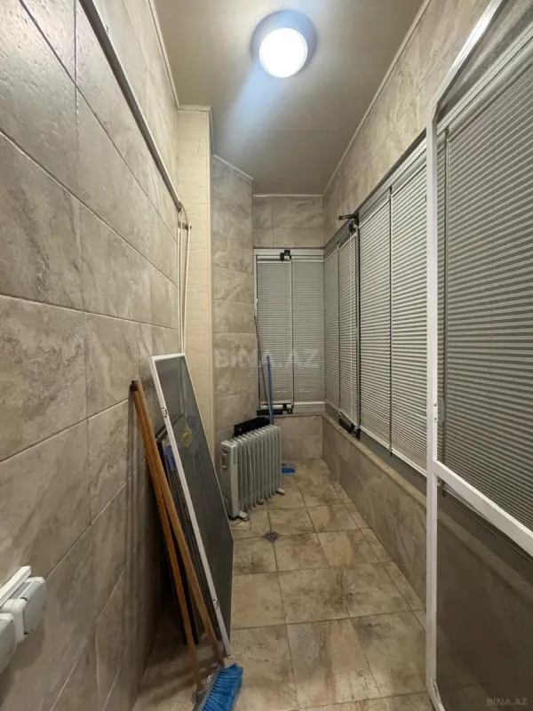 Satılır 4 otaqlı mənzil 200 m²