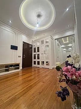 Satılır 4 otaqlı mənzil 200 m²