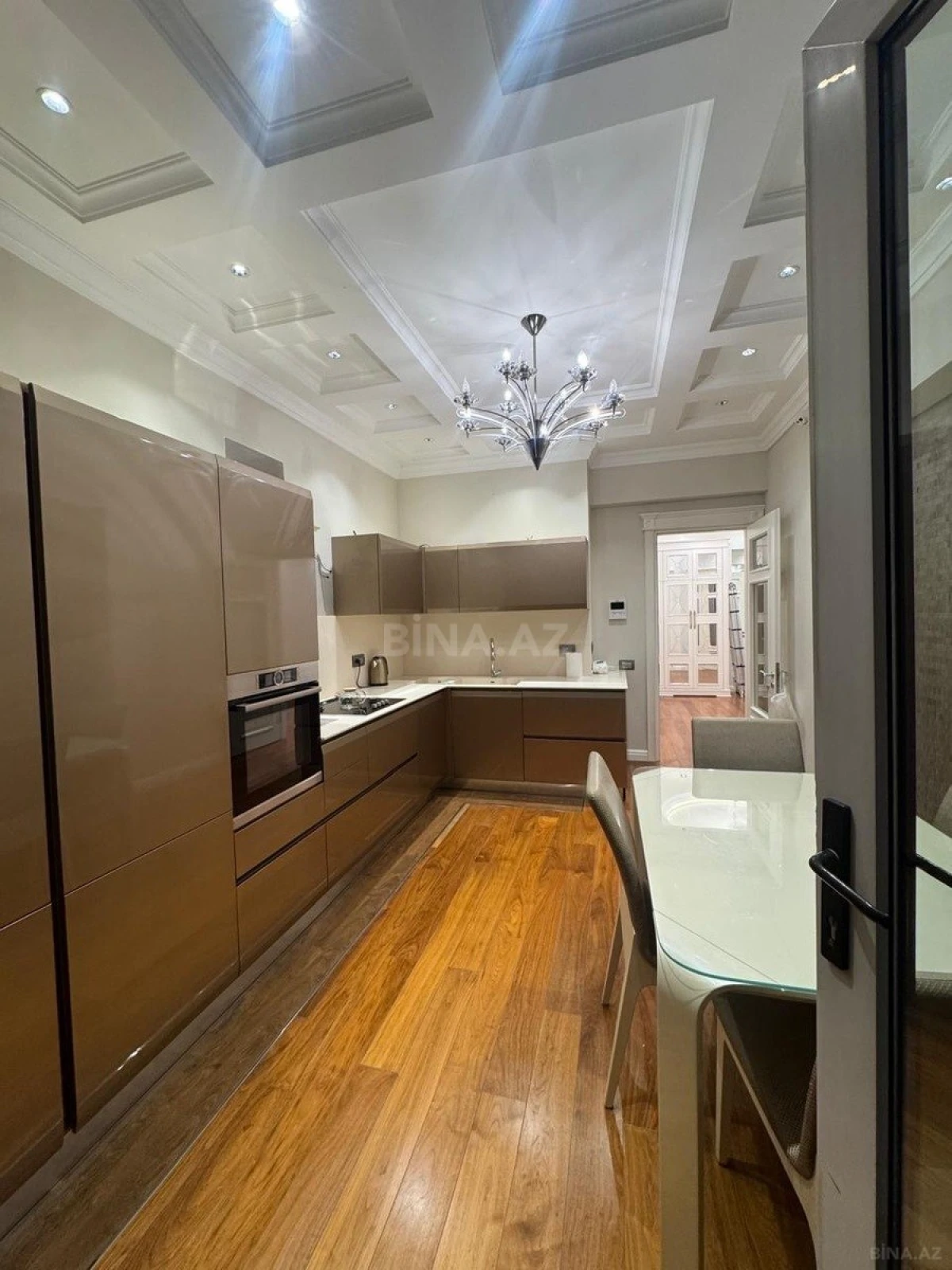 Satılır 4 otaqlı mənzil 200 m²