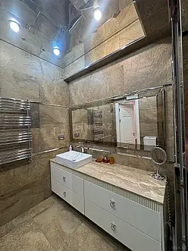 Satılır 4 otaqlı mənzil 200 m²