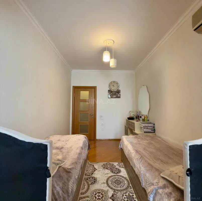 Satılır 4 otaqlı mənzil 74 m²