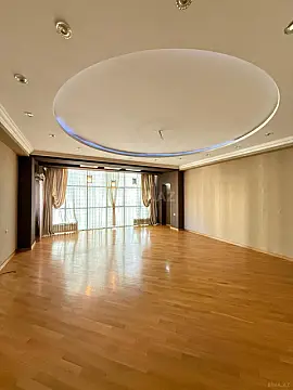 Satılır 4 otaqlı mənzil 223 m²