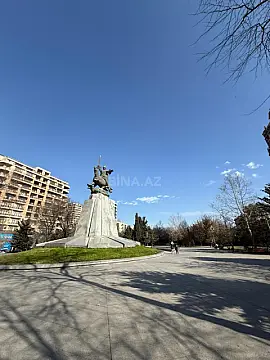 Satılır 4 otaqlı mənzil 223 m²