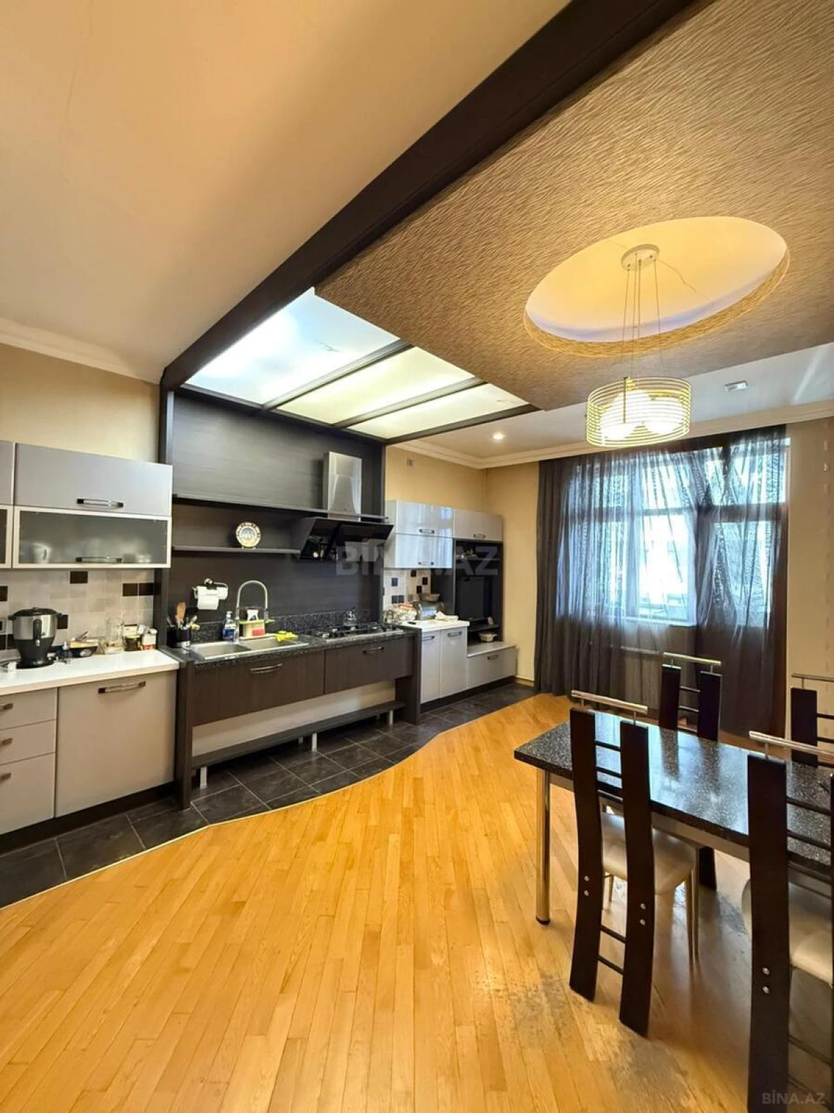 Satılır 4 otaqlı mənzil 223 m²