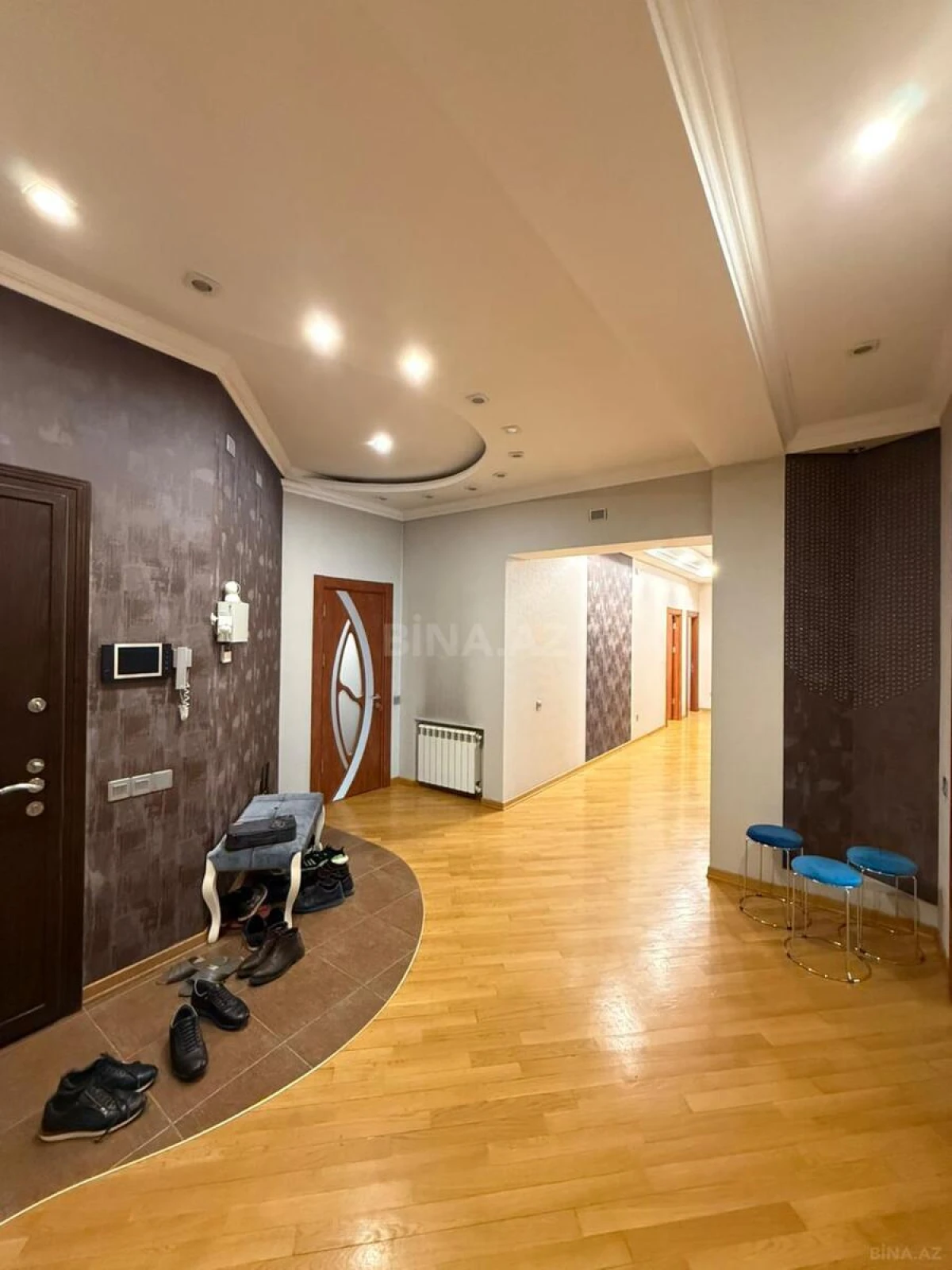 Satılır 4 otaqlı mənzil 223 m²