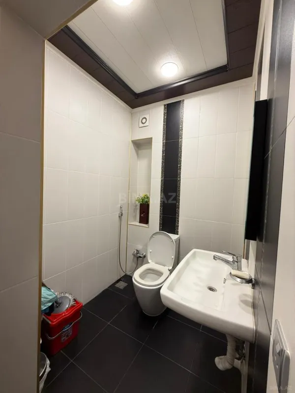 Satılır 4 otaqlı mənzil 223 m²