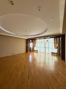 Satılır 4 otaqlı mənzil 223 m²