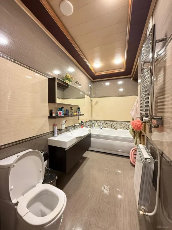 Satılır 4 otaqlı mənzil 223 m²