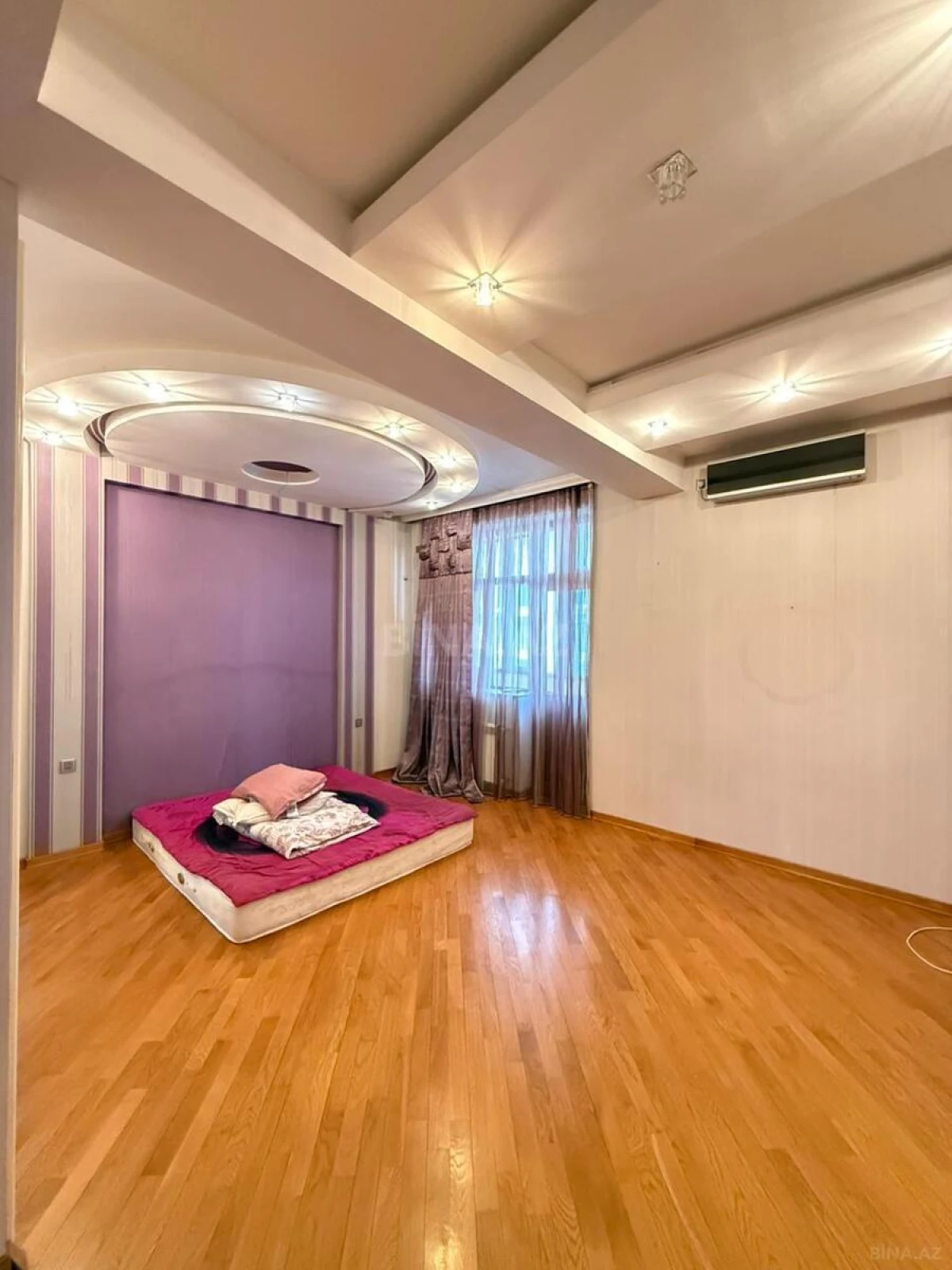 Satılır 4 otaqlı mənzil 223 m²