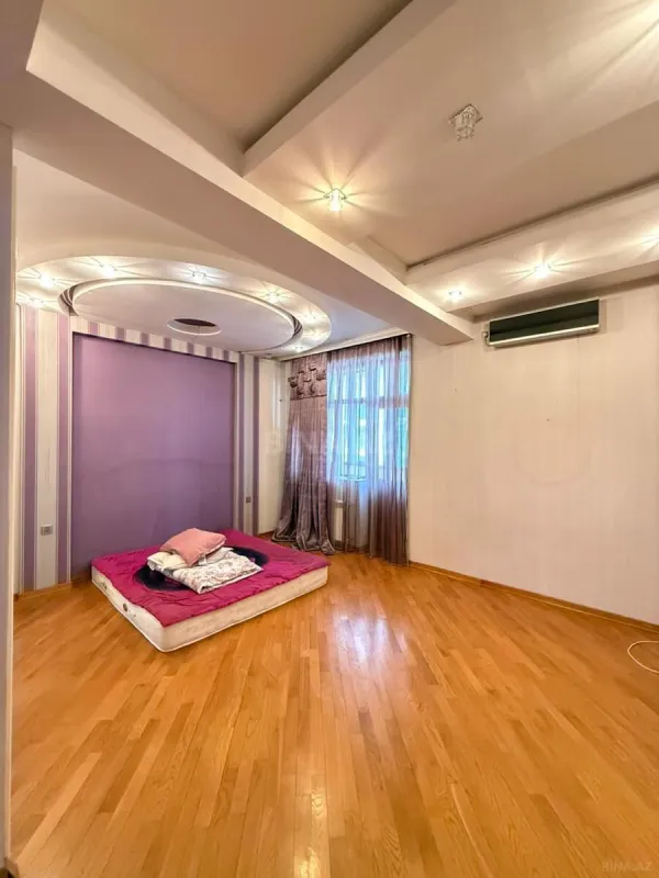 Satılır 4 otaqlı mənzil 223 m²