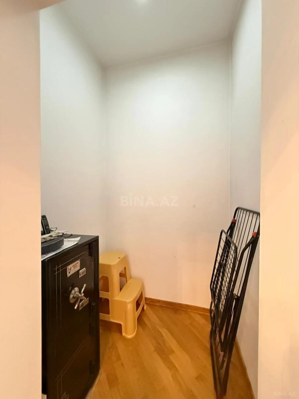 Satılır 4 otaqlı mənzil 223 m²