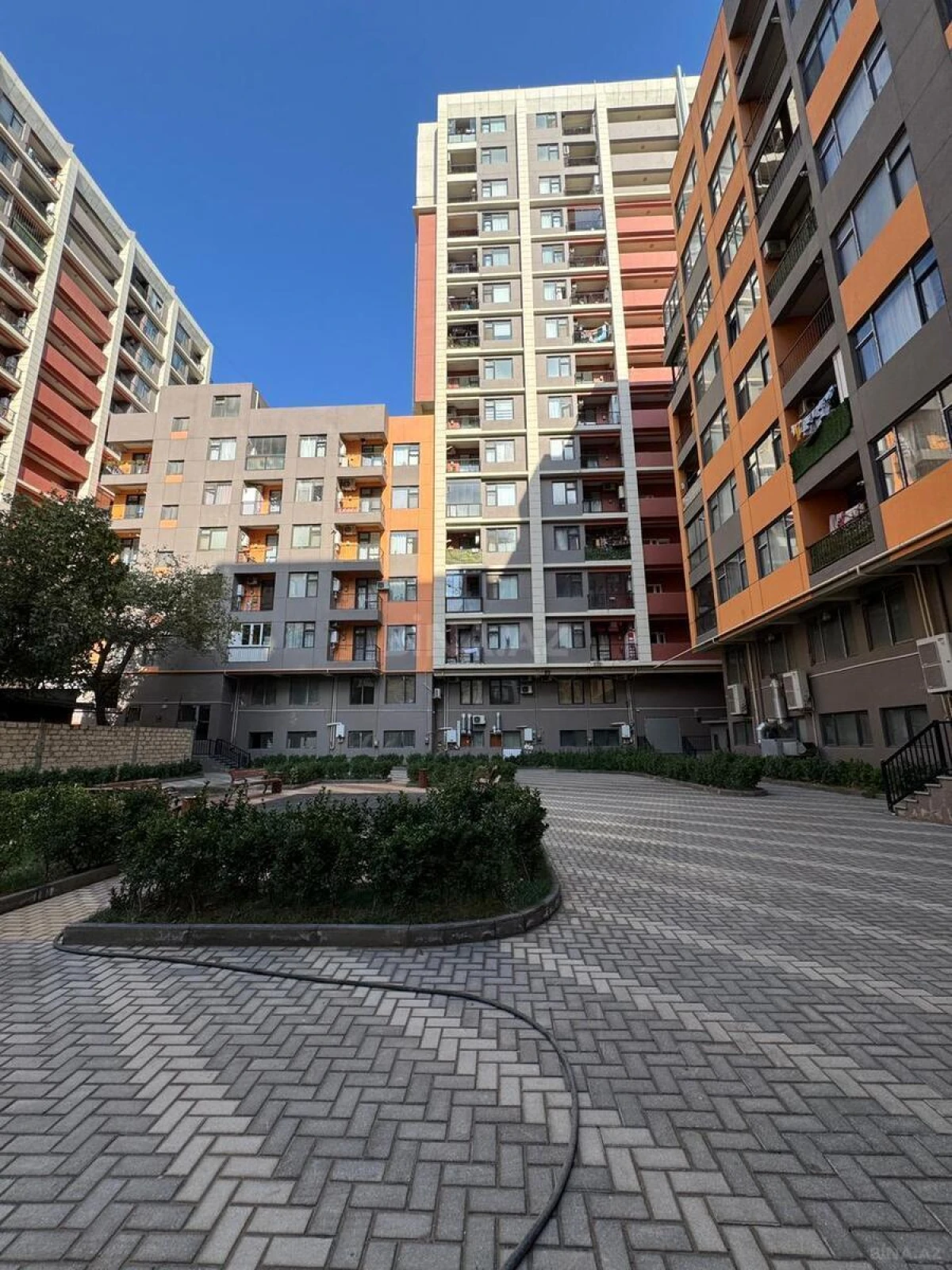 Satılır 3 otaqlı mənzil 105 m²