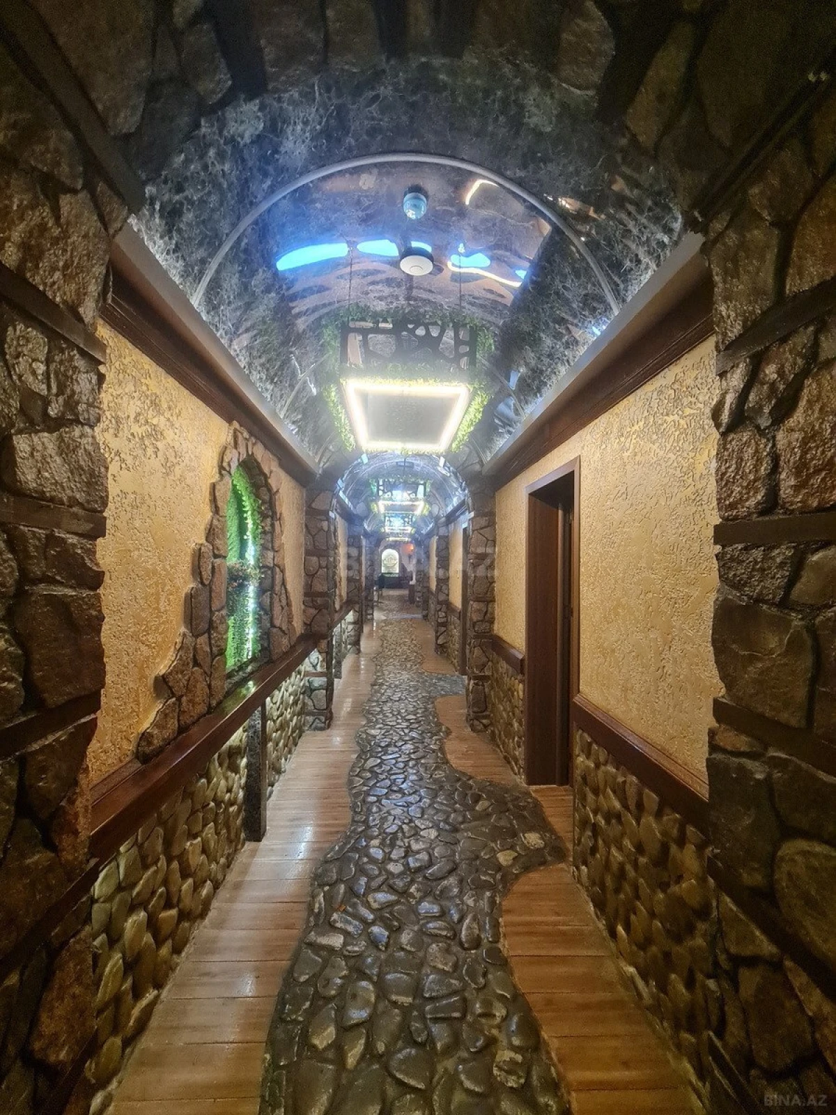 Satılır obyekt 400 m²