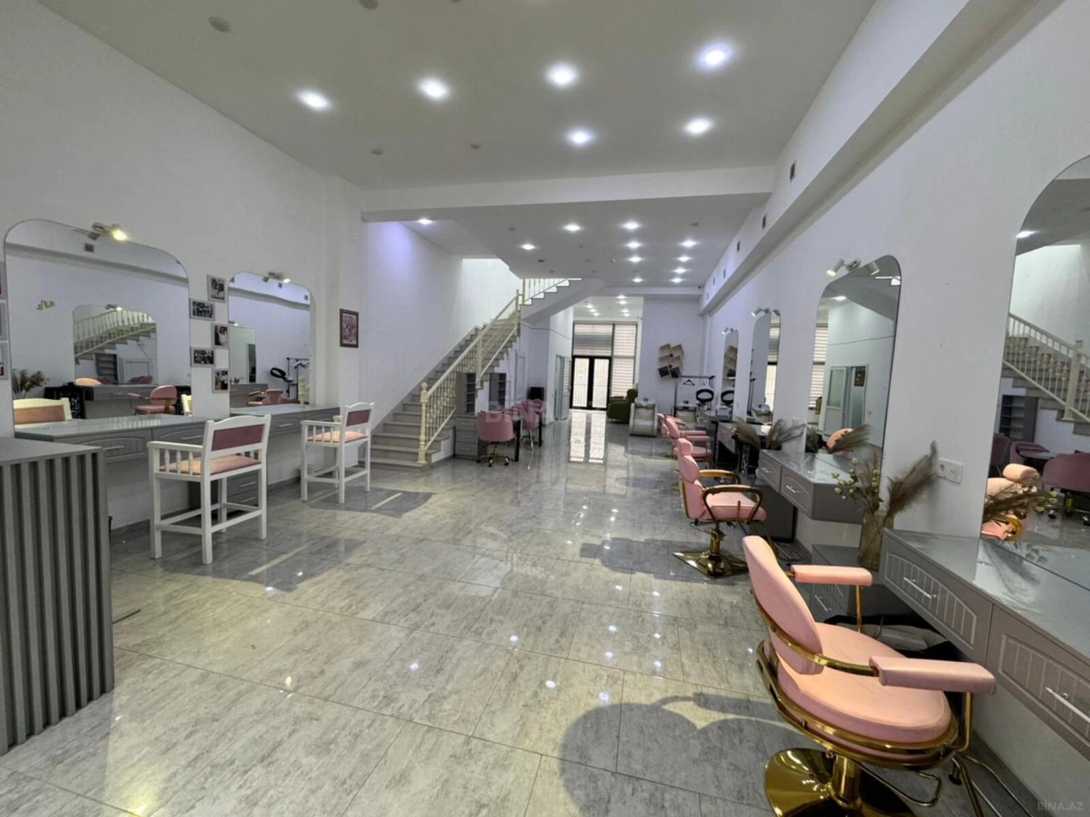 Kirayə verilir obyekt 210 m²