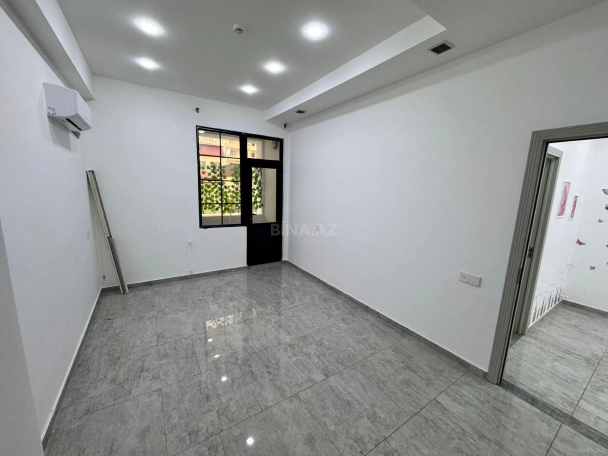 Kirayə verilir obyekt 210 m²