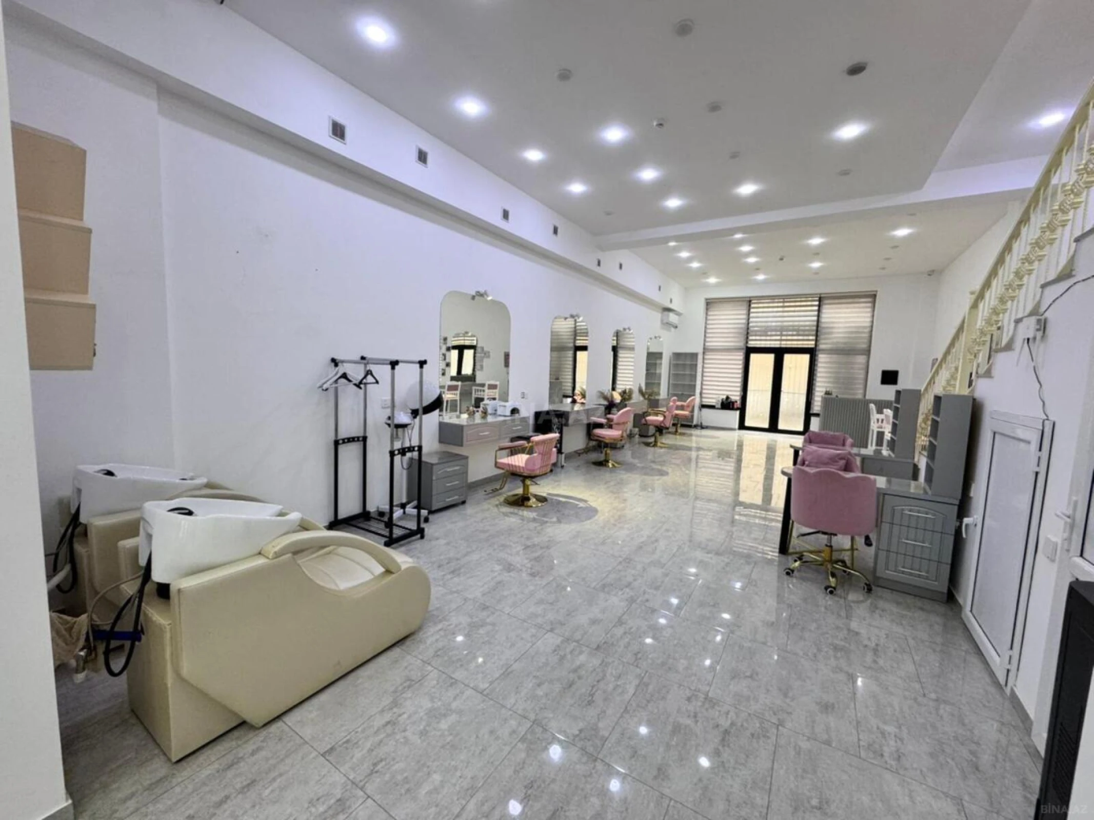 Kirayə verilir obyekt 210 m²