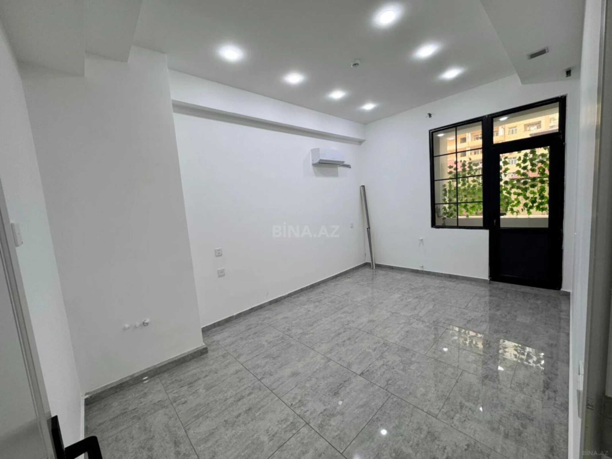 Kirayə verilir obyekt 210 m²