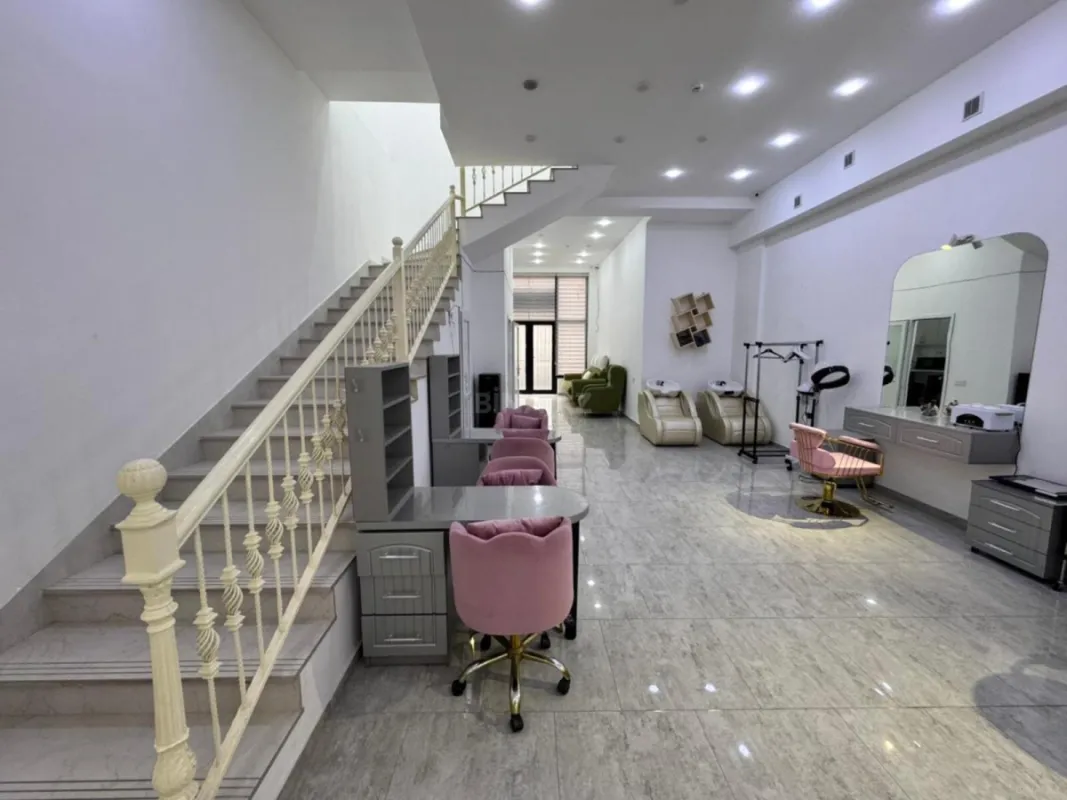 Kirayə verilir obyekt 210 m²