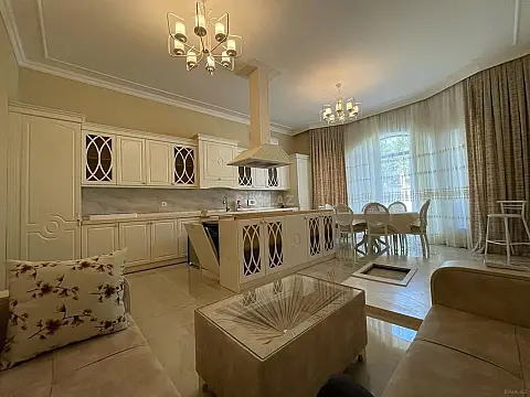 Kirayə verilir 5 otaqlı həyət evi 300 m²