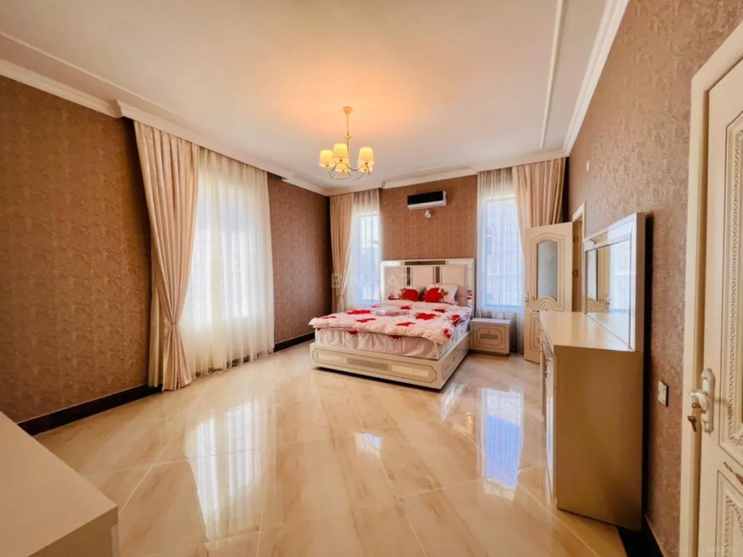 Kirayə verilir 6 otaqlı həyət evi 540 m²