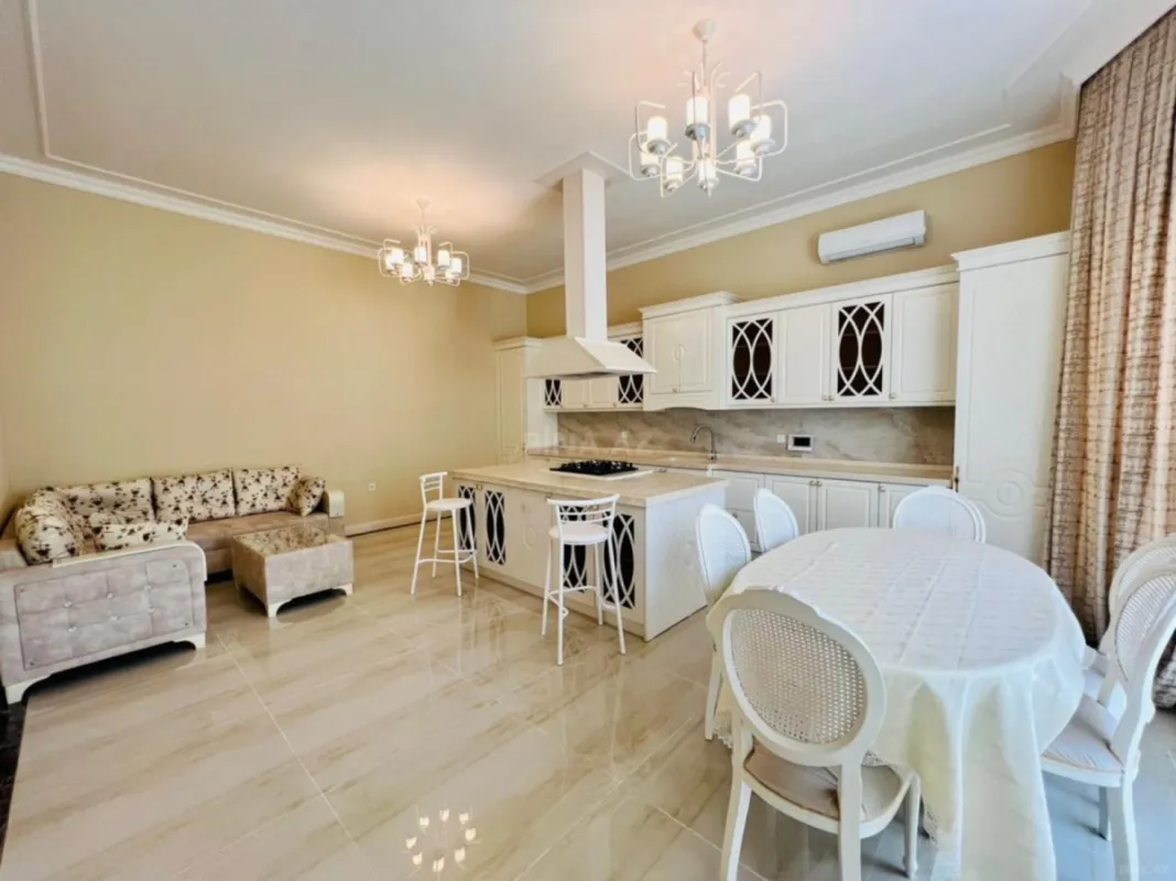 Kirayə verilir 6 otaqlı həyət evi 540 m²