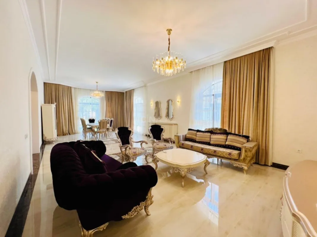 Kirayə verilir 6 otaqlı həyət evi 540 m²