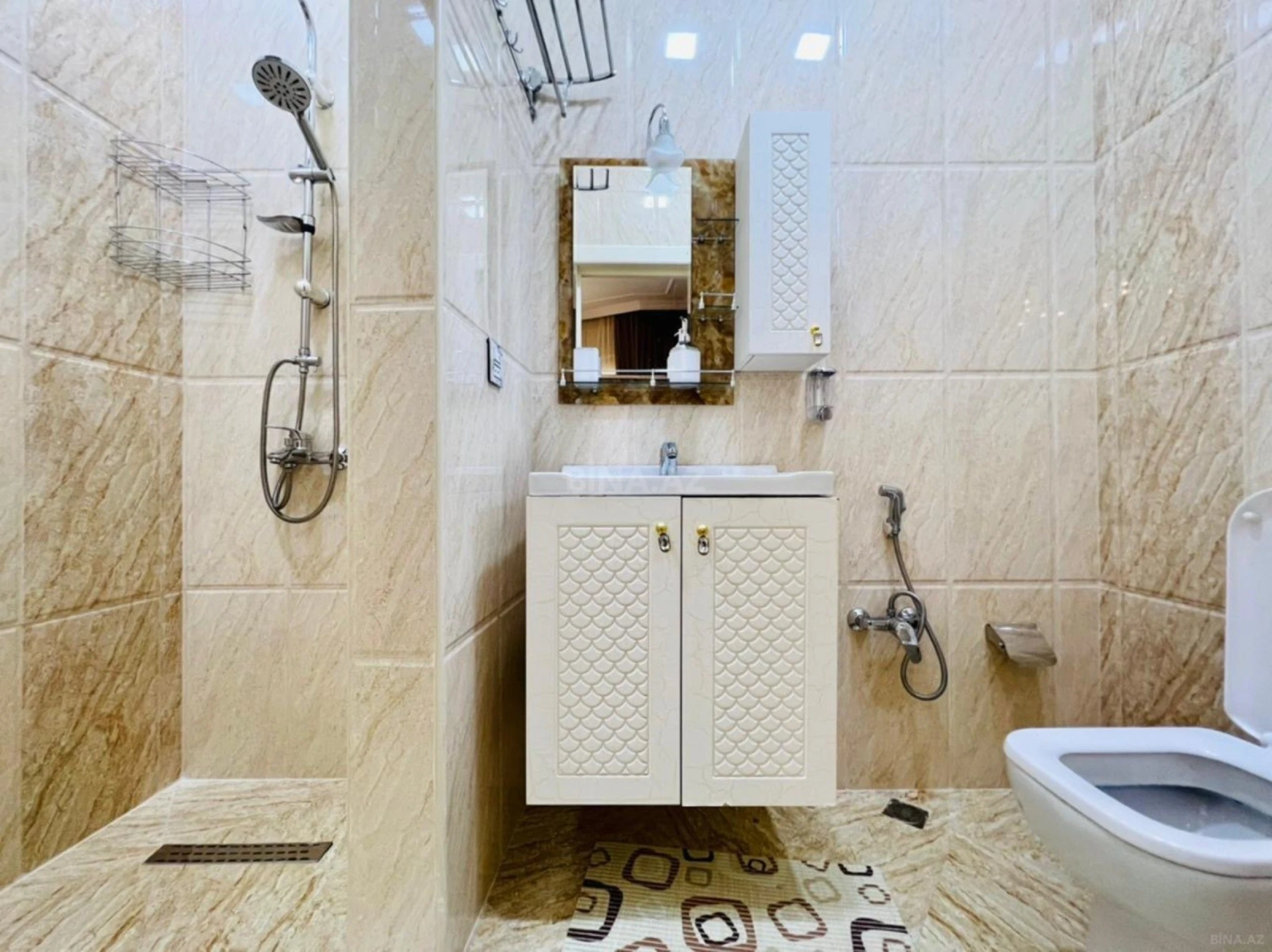 Kirayə verilir 6 otaqlı həyət evi 540 m²