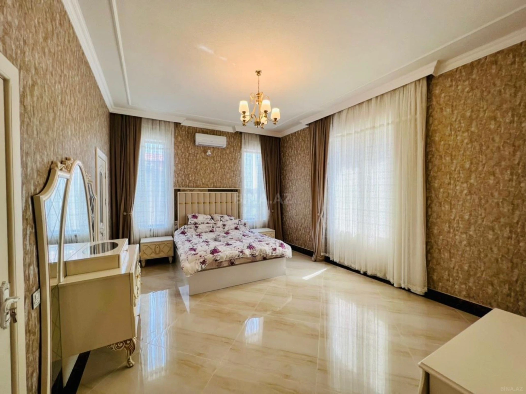 Kirayə verilir 6 otaqlı həyət evi 540 m²