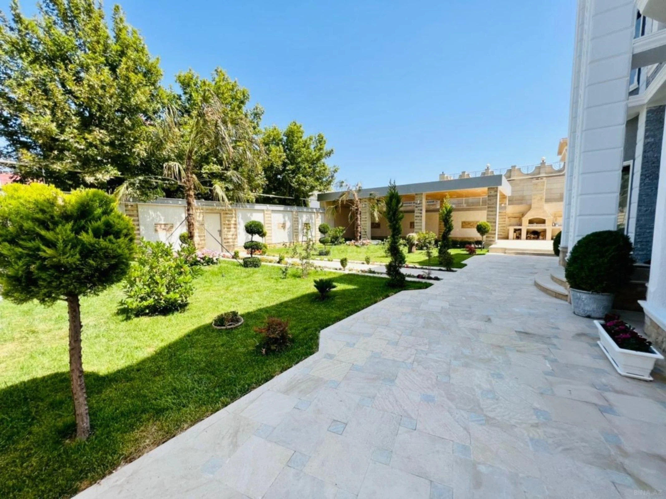 Kirayə verilir 6 otaqlı həyət evi 540 m²