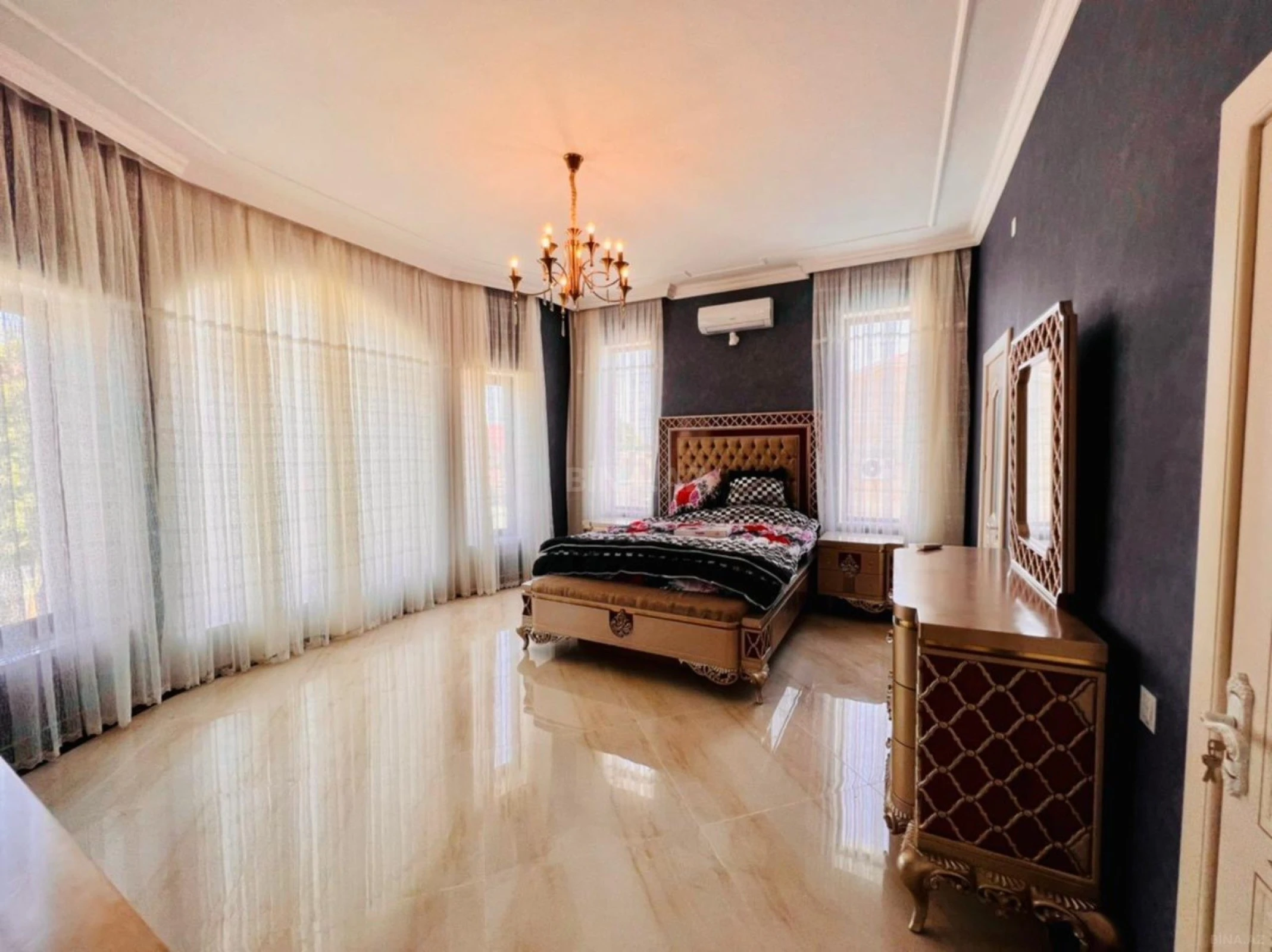 Kirayə verilir 6 otaqlı həyət evi 540 m²