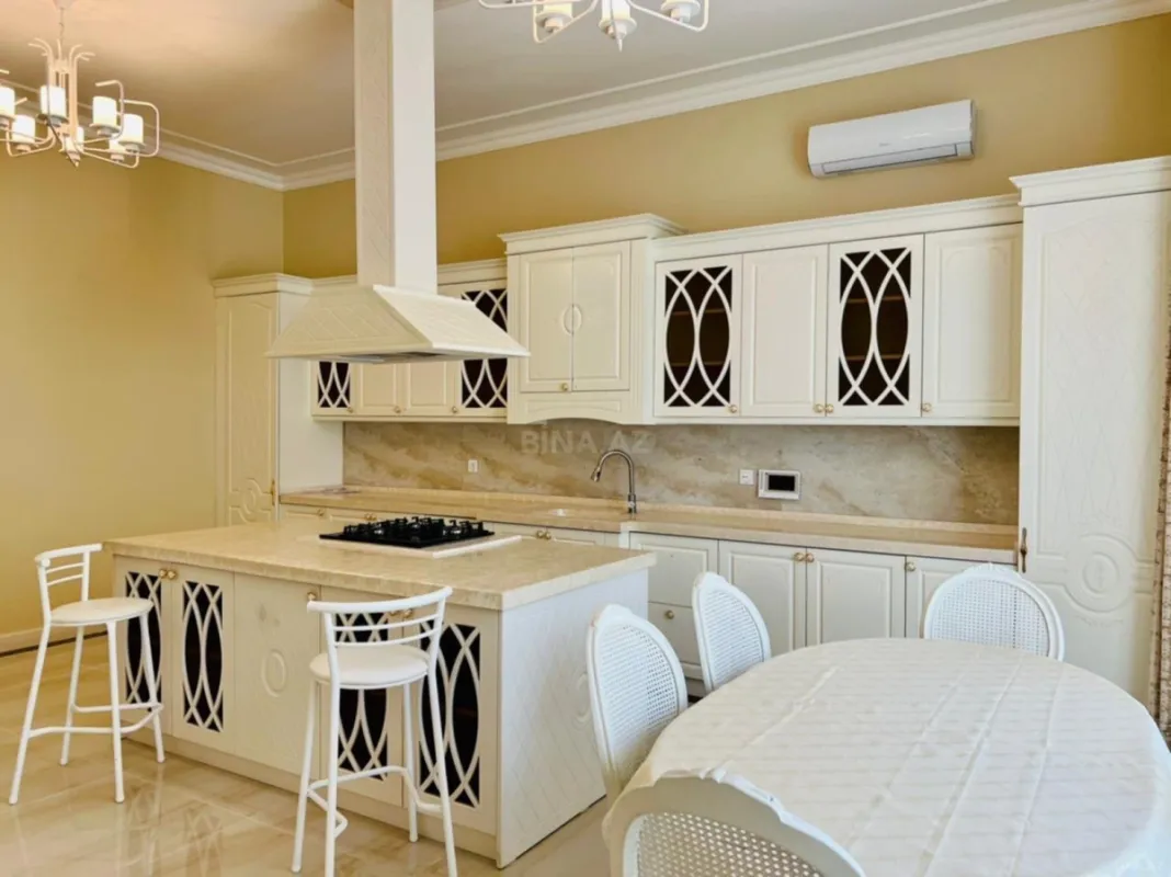 Kirayə verilir 6 otaqlı həyət evi 540 m²